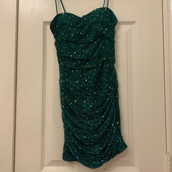 Hello Molly Dress - Picture 2 of 4